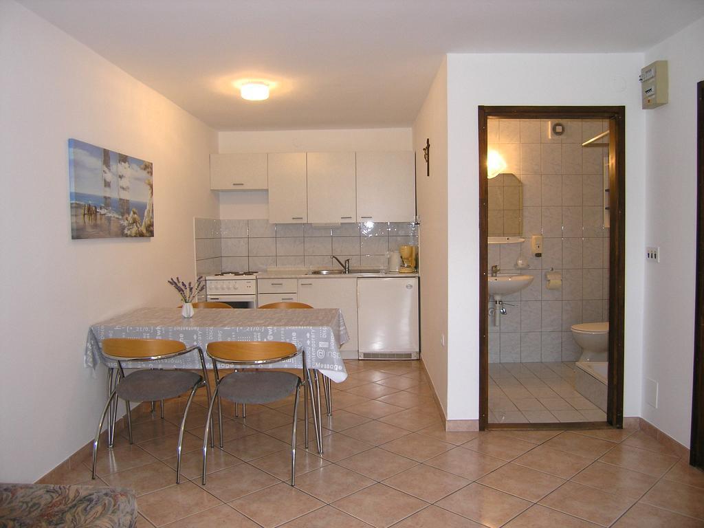 Apartmani Dolencic Krk Town Εξωτερικό φωτογραφία